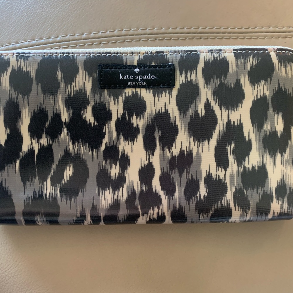 Kate Spade Wallet - Picture 2 of 9
